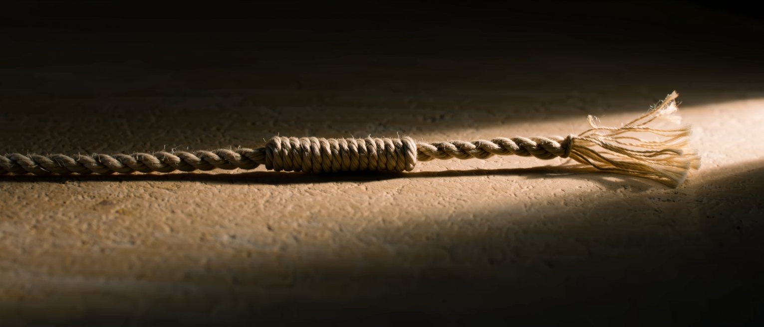 a length of rope with one end whipped and finished, the other left raw